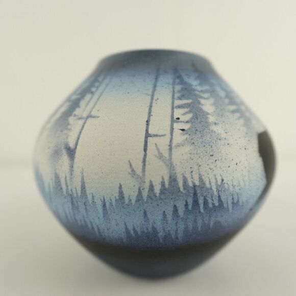 Cedar Mesa Pottery Vase Hand Painted Depicts Elk Walking in Forest Signed - Picture 4 of 6